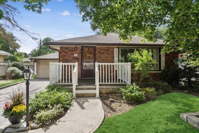 14 Pine Dr, House detached with 3 bedrooms, 2 bathrooms and 4 parking in Guelph ON | Card Image