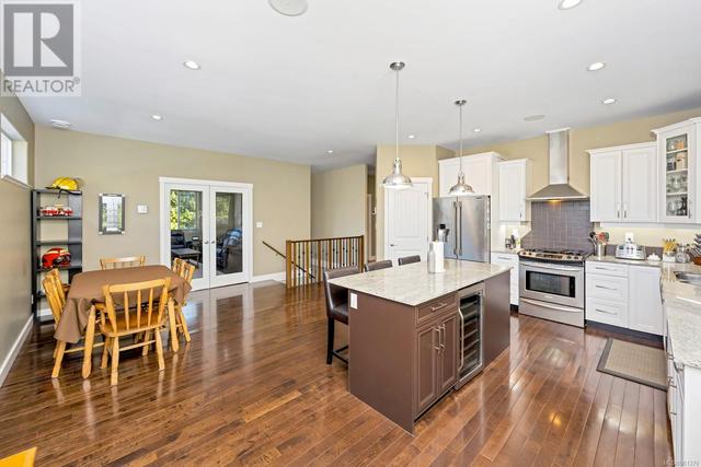 1153 Deerview Pl, House detached with 6 bedrooms, 3 bathrooms and 4 parking in Langford BC | Image 8