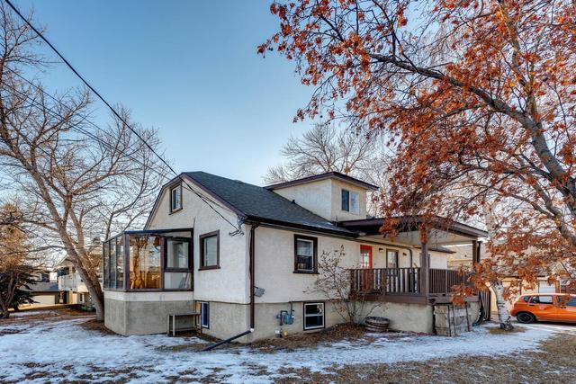 401 55 Avenue Sw, House detached with 7 bedrooms, 3 bathrooms and 4 parking in Calgary AB | Image 15