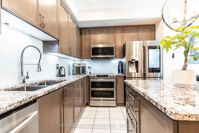 th87 - 15 Applewood Lane, Townhouse with 3 bedrooms, 3 bathrooms and 2 parking in Toronto ON | Image 2