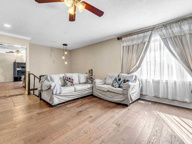 201 Hollyberry Tr, House semidetached with 3 bedrooms, 3 bathrooms and 4 parking in Toronto ON | Image 38