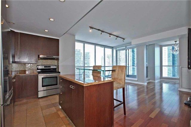 2202 - 208 Queens Quay W, Condo with 2 bedrooms, 2 bathrooms and 1 parking in Toronto ON | Image 5