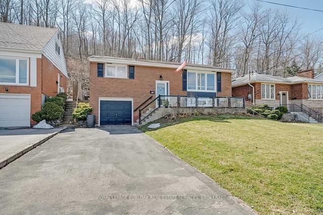 60 Brentwood Dr, House detached with 3 bedrooms, 2 bathrooms and 3 parking in Hamilton ON | Image 1