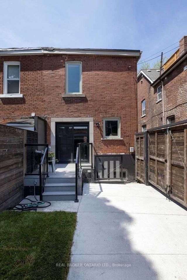 259 Crawford St, House semidetached with 3 bedrooms, 4 bathrooms and 0 parking in Toronto ON | Image 6