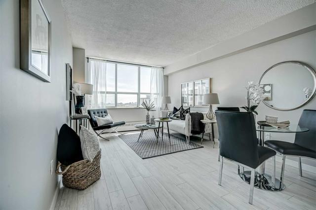 1112 - 200 Lotherton Ptwy, Condo with 2 bedrooms, 1 bathrooms and 1 parking in Toronto ON | Image 1