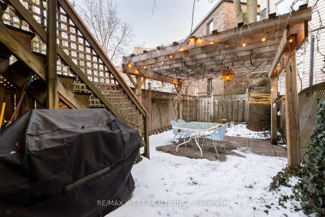 2185 Dundas St W, House attached with 3 bedrooms, 3 bathrooms and 0 parking in Toronto ON | Image 20