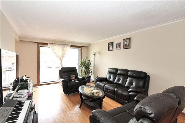 94 Futura Dr, House semidetached with 3 bedrooms, 2 bathrooms and 2 parking in Toronto ON | Image 5