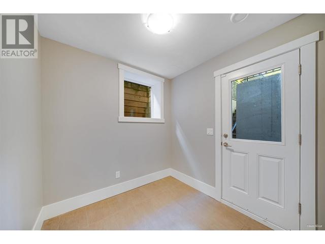 1819 St. Andrews Avenue, House detached with 5 bedrooms, 4 bathrooms and 2 parking in North Vancouver BC | Image 25