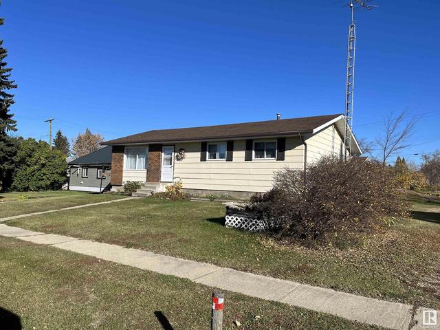 4815 52 St, House detached with 3 bedrooms, 1 bathrooms and null parking in Glendon AB | Image 12