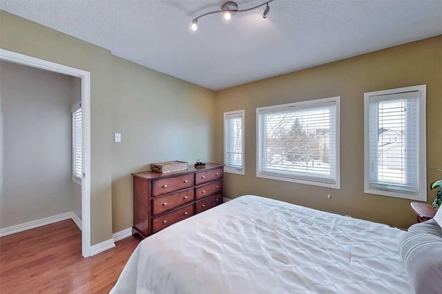 215 Surgeoner Cres, House detached with 3 bedrooms, 4 bathrooms and 5 parking in Newmarket ON | Image 8