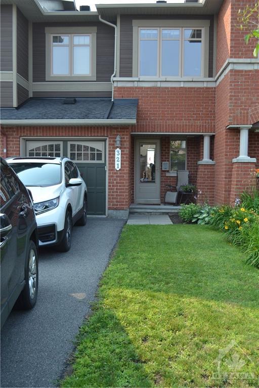 321 Ravenswood Way, Townhouse with 3 bedrooms, 3 bathrooms and 3 parking in Ottawa ON | Image 3