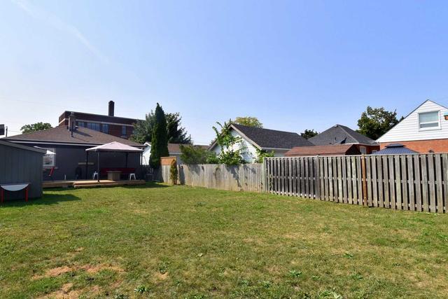 12 Wade Ave, House detached with 2 bedrooms, 1 bathrooms and 2 parking in Brantford ON | Image 24
