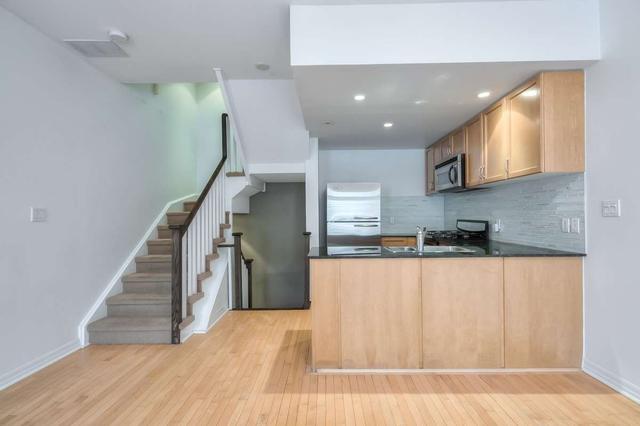 th16 - 6 Wellesley Pl, House attached with 2 bedrooms, 2 bathrooms and 1 parking in Toronto ON | Image 16
