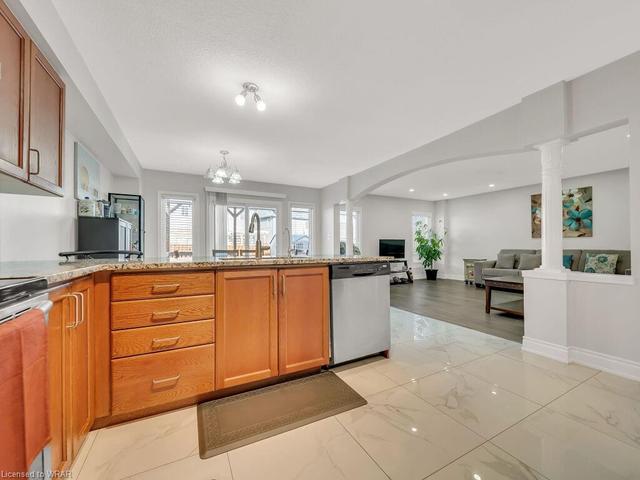 247 Lemon Grass Crescent, House detached with 5 bedrooms, 3 bathrooms and 5 parking in Kitchener ON | Image 10