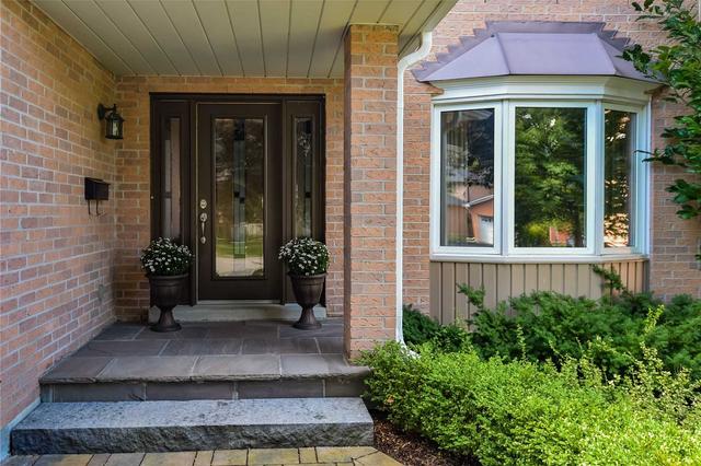 29 Valley Cres, House detached with 4 bedrooms, 3 bathrooms and 4 parking in Aurora ON | Image 12