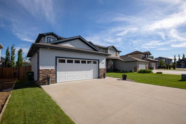 5206 33 Avenue, House detached with 4 bedrooms, 3 bathrooms and 2 parking in Camrose County AB | Image 3