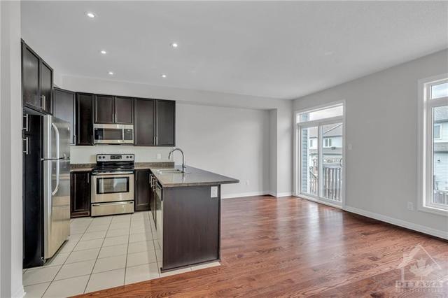605 Spring Valley Drive, Townhouse with 3 bedrooms, 2 bathrooms and 3 parking in Ottawa ON | Image 7