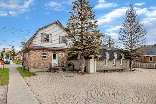 94 Eccles St N, House detached with 6 bedrooms, 4 bathrooms and 7 parking in Barrie ON | Image 12