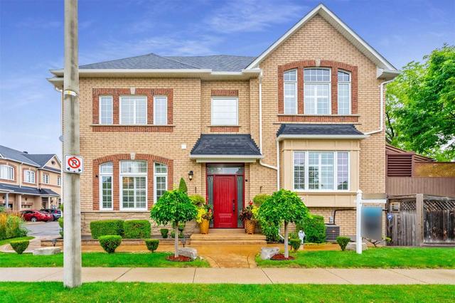 2 Flowering Vine Lane, House attached with 3 bedrooms, 3 bathrooms and 2 parking in Brampton ON | Card Image
