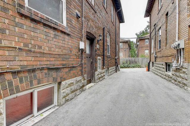 18-20 Austin Terr, House detached with 8 bedrooms, 4 bathrooms and 4 parking in Toronto ON | Image 23