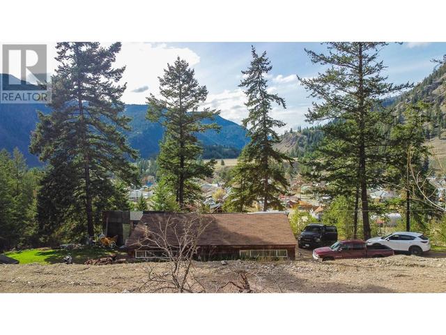 852 First Avenue, House detached with 1 bedrooms, 1 bathrooms and 2 parking in Okanagan Similkameen G BC | Image 2