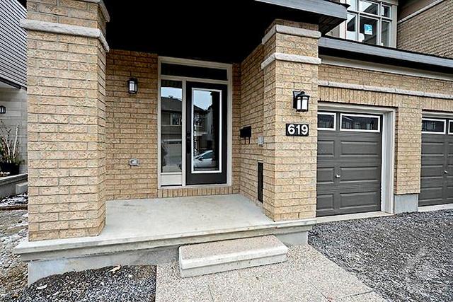 619 Guernsey Place, Townhouse with 3 bedrooms, 3 bathrooms and 2 parking in Ottawa ON | Image 3