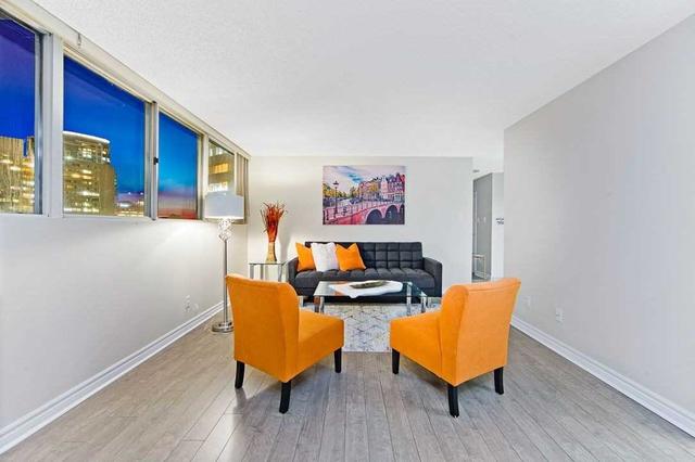 1204 - 3695 Kaneff Cres, Condo with 2 bedrooms, 2 bathrooms and 1 parking in Mississauga ON | Image 2