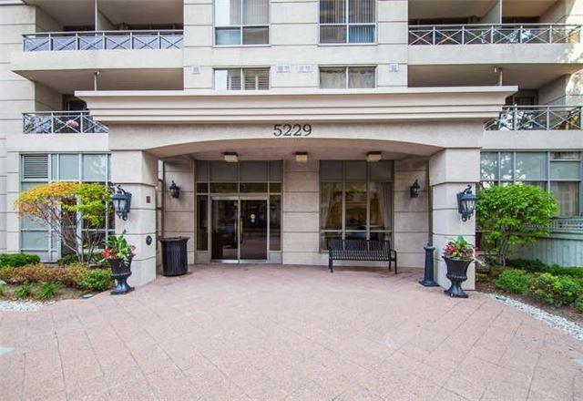 1002 - 5229 Dundas St W, Condo with 1 bedrooms, 1 bathrooms and 1 parking in Toronto ON | Image 2