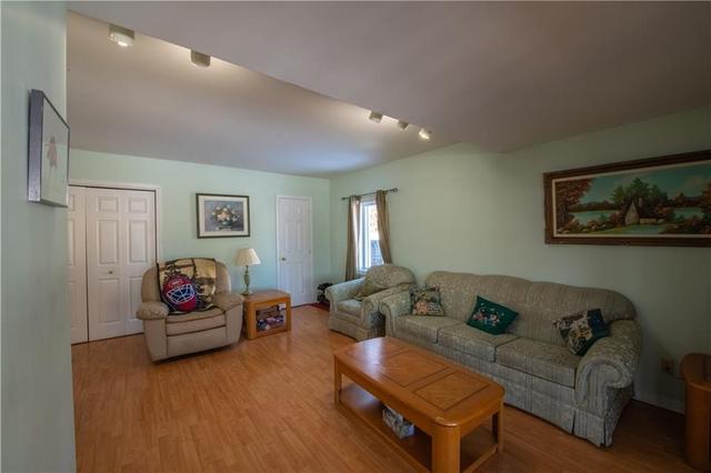 1233 Caswell Crescent, House detached with 4 bedrooms, 2 bathrooms and 8 parking in Cornwall ON | Image 5