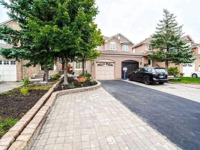 7157 Black Walnut Tr, House semidetached with 3 bedrooms, 3 bathrooms and 4 parking in Mississauga ON | Image 1