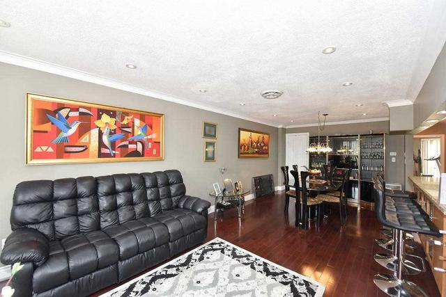 96 Rajah St, House detached with 7 bedrooms, 4 bathrooms and 6 parking in Toronto ON | Image 2