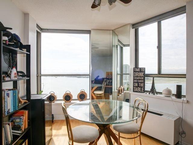 2802 - 270 Queens Quay W, Condo with 1 bedrooms, 1 bathrooms and 1 parking in Toronto ON | Image 5