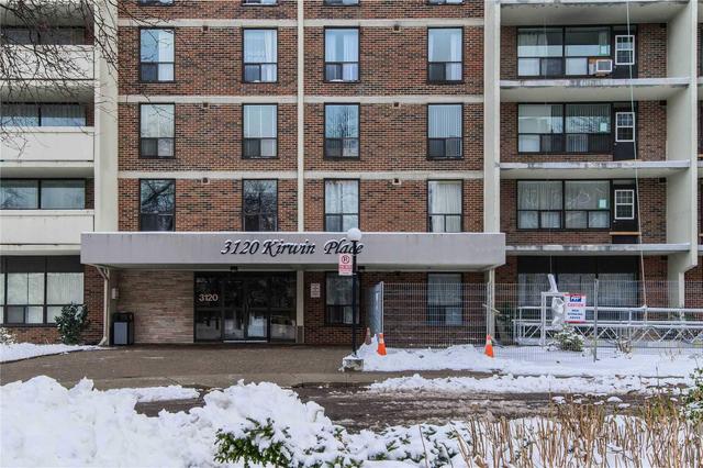 701 - 3120 Kirwin Ave, Condo with 2 bedrooms, 1 bathrooms and 1 parking in Mississauga ON | Image 2