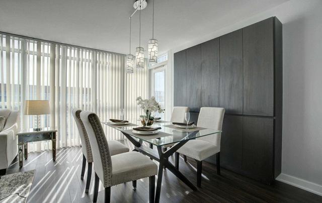 1036 - 15 Iceboat Terr, Condo with 2 bedrooms, 2 bathrooms and 1 parking in Toronto ON | Image 4