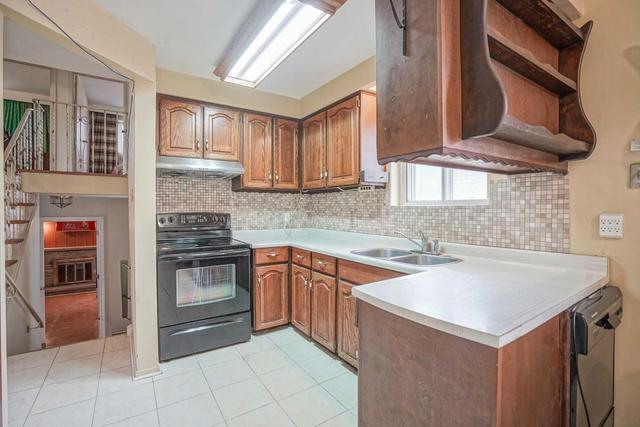 10 Adamede Cres, House detached with 4 bedrooms, 3 bathrooms and 4 parking in Toronto ON | Image 8