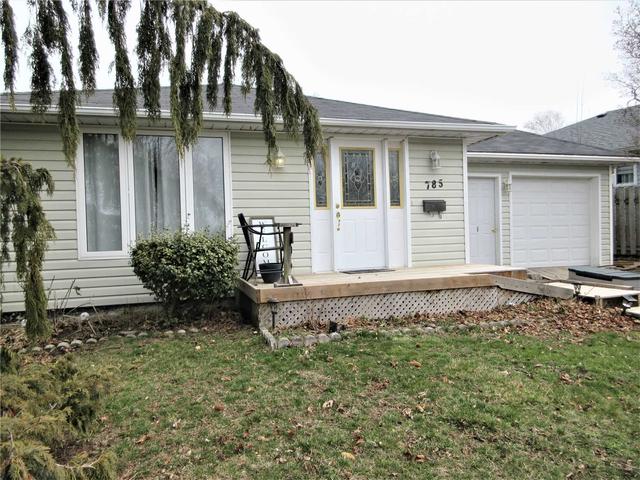 785 Grandview Dr, House detached with 3 bedrooms, 2 bathrooms and 5 parking in Oshawa ON | Image 4