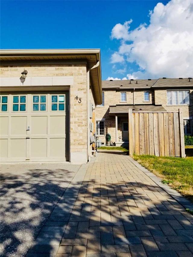 43 Vettese Crt, House attached with 3 bedrooms, 3 bathrooms and 4 parking in Markham ON | Image 3