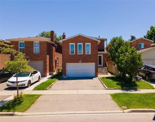 137 Wexford Rd, House detached with 3 bedrooms, 4 bathrooms and 4 parking in Brampton ON | Card Image