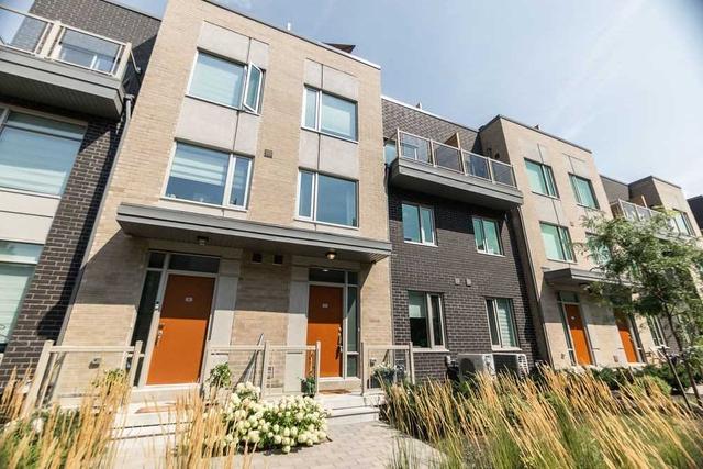 27 - 22 Applewood Lane, Townhouse with 3 bedrooms, 4 bathrooms and 1 parking in Toronto ON | Image 1