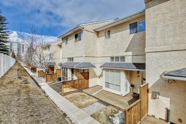 19 Millrose Place Sw, Home with 3 bedrooms, 2 bathrooms and 2 parking in Calgary AB | Image 26