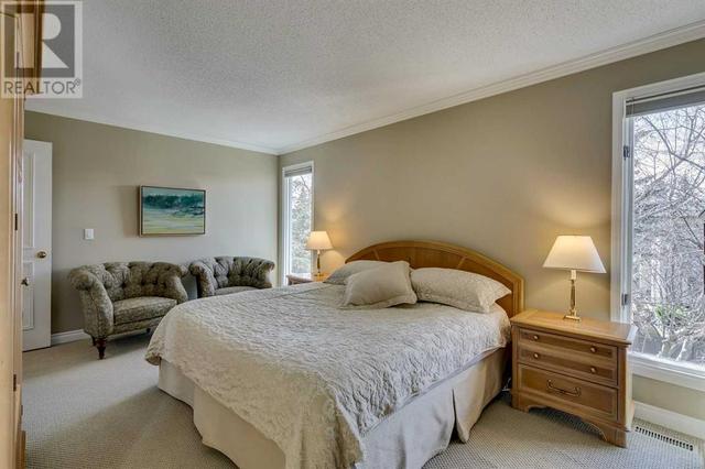 159 Woodhaven Place Sw, House detached with 4 bedrooms, 3 bathrooms and 4 parking in Calgary AB | Image 23