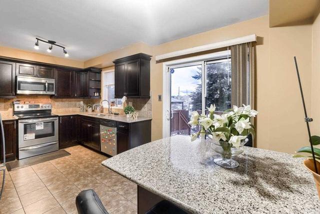 31 Melissa Crt, House semidetached with 3 bedrooms, 3 bathrooms and 3 parking in Brampton ON | Image 4