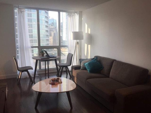 1004 - 16 Yonge St, Condo with 1 bedrooms, 1 bathrooms and 1 parking in Toronto ON | Image 4