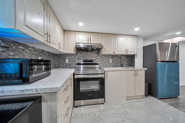 7402 Saint Barbara Blvd, House semidetached with 4 bedrooms, 4 bathrooms and 4 parking in Mississauga ON | Image 24