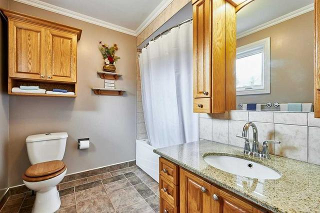 68 Irwin Dr, House detached with 4 bedrooms, 3 bathrooms and 4 parking in Whitby ON | Image 7