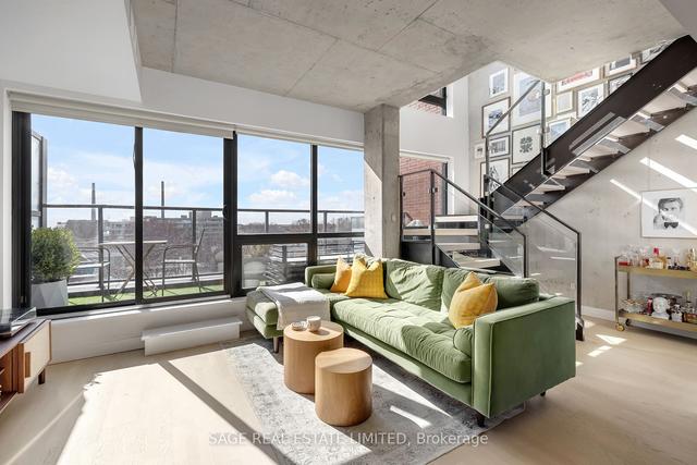 ph702 - 246 Logan Ave, Condo with 2 bedrooms, 1 bathrooms and 1 parking in Toronto ON | Image 1