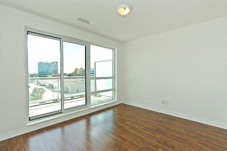 306 - 30 Heron's Hill Way, Condo with 2 bedrooms, 2 bathrooms and 1 parking in Toronto ON | Image 5