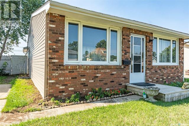 1007 Ominica Street E, House detached with 3 bedrooms, 1 bathrooms and null parking in Moose Jaw SK | Image 26
