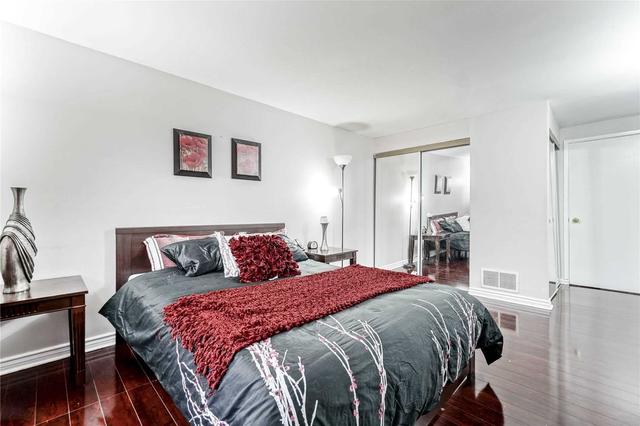 22 Sandringham Crt, Townhouse with 4 bedrooms, 3 bathrooms and 2 parking in Brampton ON | Image 19