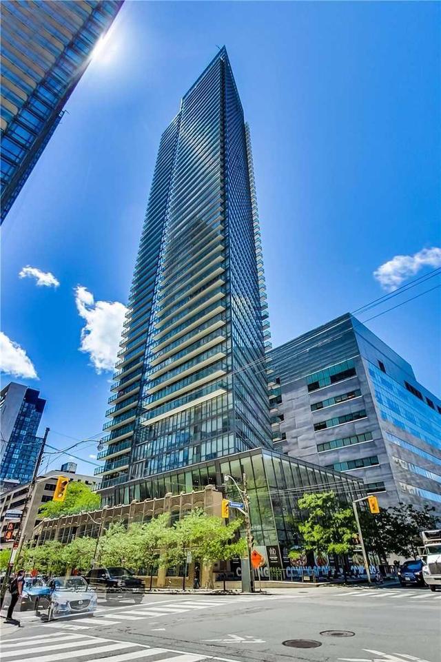 401 - 832 Bay St, Condo with 1 bedrooms, 1 bathrooms and 0 parking in Toronto ON | Image 1